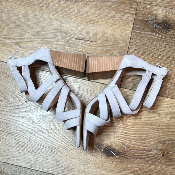 Steve Madden July Light Gray Suede Cage Sandals Size 5.5M - Picture 4 of 9